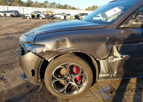 2024 Alfa Romeo Stelvio Ti Awd z USA, uszkodzony, nr VIN ZASPAKBN7R7D70406